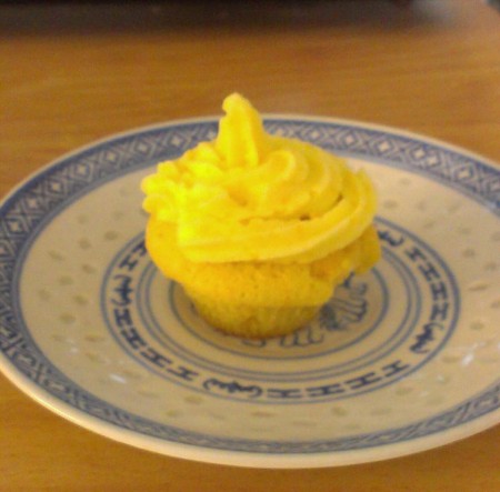 Mini cupcakes med aplesinsmak. Saftiga muffins med aplesinsmak både i cupcaken och frostingen.  Är både mjölk och nötfria.